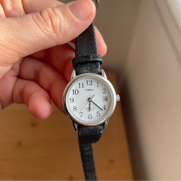 Classic Vintage Timex Watch - Picture 5 of 7